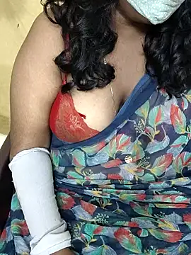 Snapshot of Rathi22 chatting on November 18, 2025, 11:37 pm Rathi22 online show from November 18, 2025, 11:37 pm