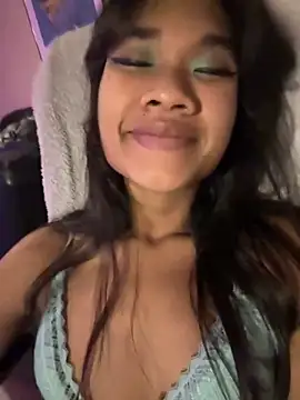 AcidBubbleRain online show from May 15, 2026, 11:25 pm