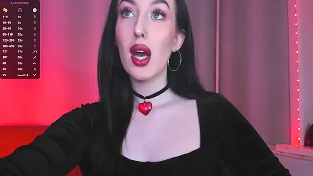 Snapshot of Miss_Alice__ chatting on January 25, 2025, 12:38 am Miss Alice online show from January 25, 2025, 12:38 am