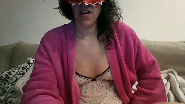 Snapshot of couple-tuga chatting on February 16, 2025, 9:49 pm couple-tuga online show from February 16, 2025, 9:49 pm