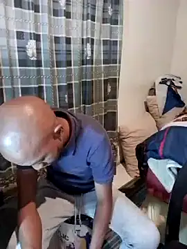 Snapshot of MKbesxxx chatting on March 15, 2025, 6:32 pm MKbesxxx online show from March 15, 2025, 6:32 pm