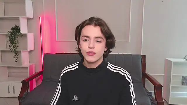 Snapshot of b0y_fantasy chatting on February 13, 2025, 9:20 am b0y fantasy online show from February 13, 2025, 9:20 am