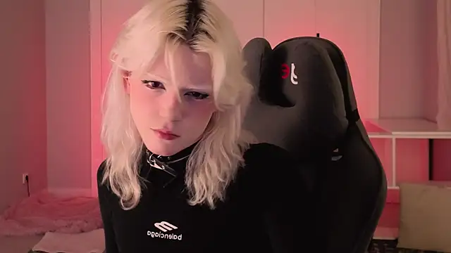 Snapshot of b0y_fantasy chatting on April 11, 2026, 6:55 pm b0y fantasy online show from April 11, 2026, 6:55 pm