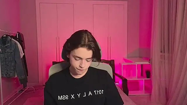 Snapshot of b0y_fantasy chatting on February 18, 2025, 6:04 pm b0y fantasy online show from February 18, 2025, 6:04 pm