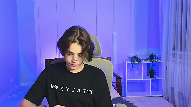 b0y fantasy online show from January 13, 2025, 7:42 pm