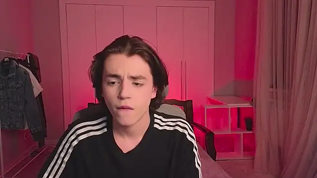 Snapshot of b0y_fantasy chatting on February 20, 2025, 5:41 pm b0y fantasy online show from February 20, 2025, 5:41 pm