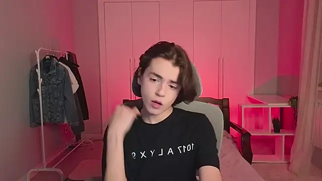 Snapshot of b0y_fantasy chatting on February 25, 2025, 5:51 pm b0y fantasy online show from February 25, 2025, 5:51 pm