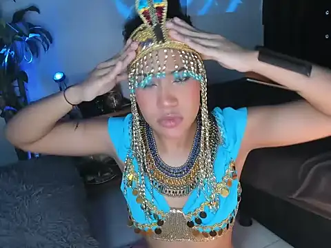 bronwgirl69 online show from October 19, 2025, 7:49 pm