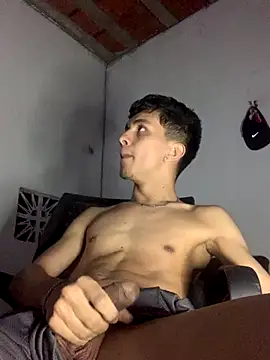 gabrielzinnnn085 online show from December 16, 2025, 3:00 am