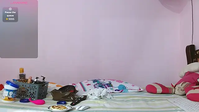 latinabueno41 online show from October 18, 2025, 12:01 am