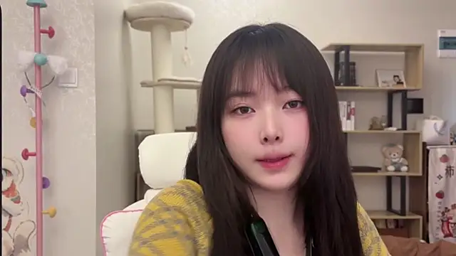 Chenjing0 online show from December 2, 2025, 4:03 am