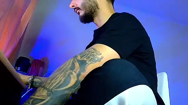 XanderCage99 online show from December 18, 2025, 8:19 am