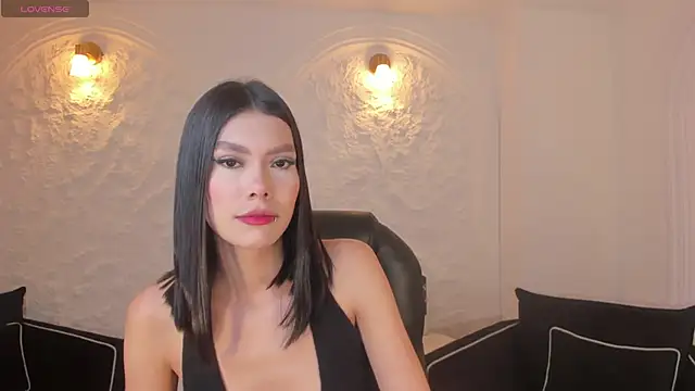 NiaSalvatore online show from November 23, 2025, 11:42 am