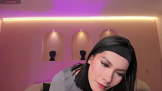 NiaSalvatore online show from September 23, 2025, 8:38 pm