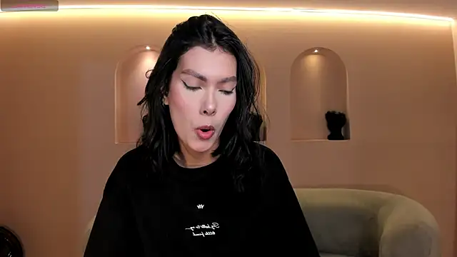 NiaSalvatore online show from September 14, 2025, 4:29 pm