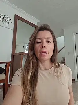 Snapshot of karina_warthon chatting on June 15, 2026, 5:34 pm karina warthon online show from June 15, 2026, 5:34 pm