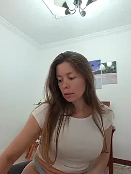 Snapshot of karina_warthon chatting on June 11, 2026, 5:32 pm karina warthon online show from June 11, 2026, 5:32 pm