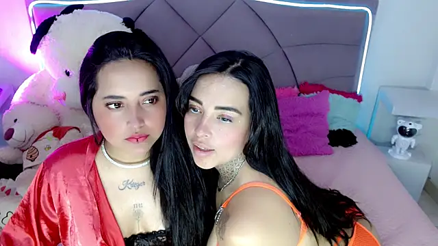 Carolaine01 online show from November 14, 2025, 4:10 pm