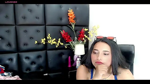 Carolaine01 online show from March 3, 2025, 10:10 pm