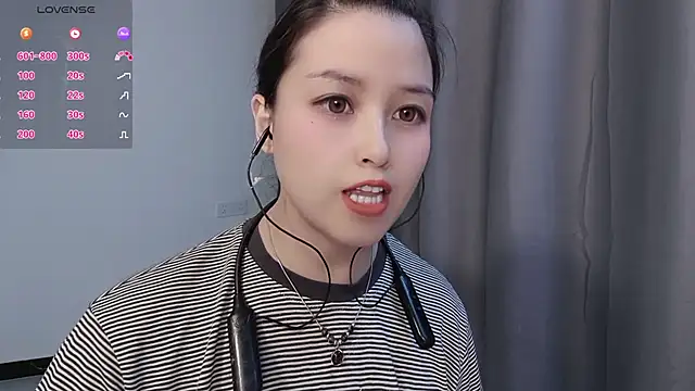 Lucky-xiuxiu online show from November 25, 2025, 3:23 pm