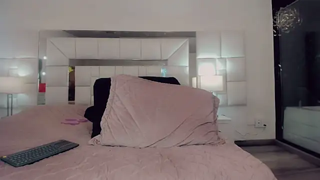 Snapshot of Gisele_fox chatting on March 9, 2025, 1:46 am Gisele fox online show from March 9, 2025, 1:46 am