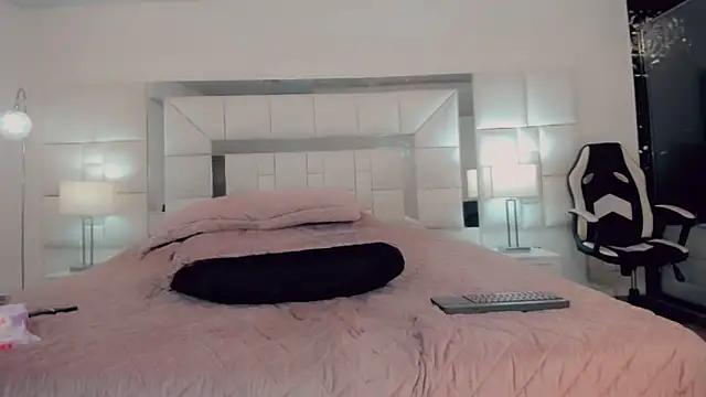 Snapshot of Gisele_fox chatting on March 13, 2025, 10:32 pm Gisele fox online show from March 13, 2025, 10:32 pm