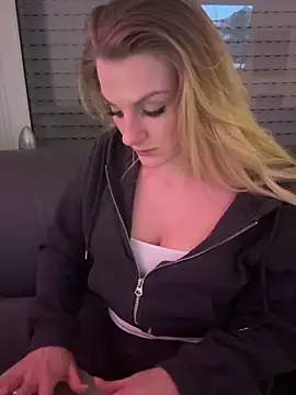 Snapshot of HotGermanGirl97 chatting on February 11, 2025, 7:48 pm HotGermanGirl97 online show from February 11, 2025, 7:48 pm