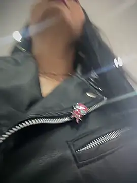 Snapshot of BELLA--26 chatting on November 17, 2025, 2:43 pm BELLA--26 online show from November 17, 2025, 2:43 pm