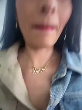 Snapshot of BELLA--26 chatting on November 1, 2025, 2:11 pm BELLA--26 online show from November 1, 2025, 2:11 pm