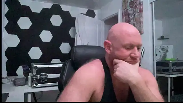 Snapshot of ozmit chatting on January 12, 2025, 1:11 am ozmit online show from January 12, 2025, 1:11 am