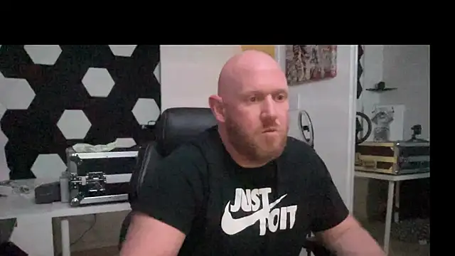 Snapshot of ozmit chatting on January 24, 2025, 4:27 am ozmit online show from January 24, 2025, 4:27 am