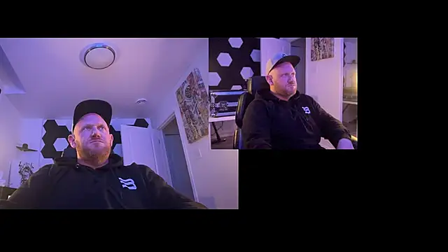 Snapshot of ozmit chatting on January 13, 2025, 3:23 am ozmit online show from January 13, 2025, 3:23 am