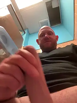 Snapshot of ozmit chatting on January 27, 2025, 11:54 pm ozmit online show from January 27, 2025, 11:54 pm