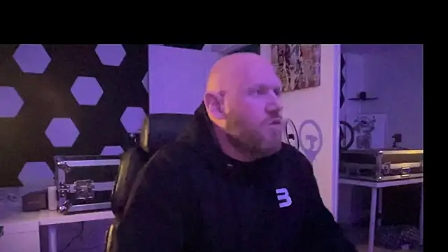 Snapshot of ozmit chatting on January 23, 2025, 3:05 am ozmit online show from January 23, 2025, 3:05 am