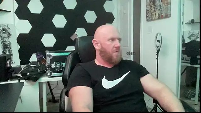 Snapshot of ozmit chatting on January 4, 2025, 4:54 pm ozmit online show from January 4, 2025, 4:54 pm