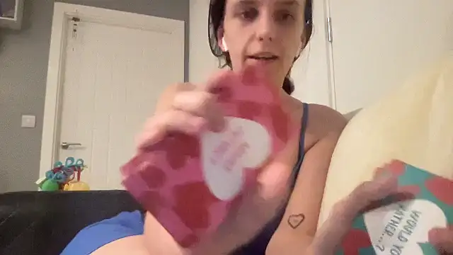 Snapshot of dixie_leigh chatting on January 6, 2025, 9:22 pm dixie leigh online show from January 6, 2025, 9:22 pm