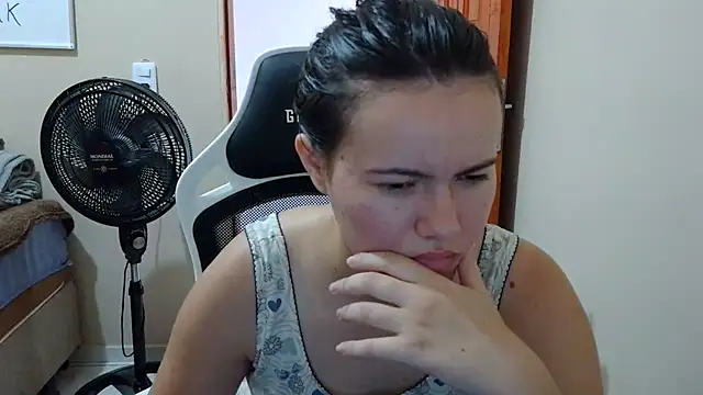 camillebr online show from February 21, 2025, 12:27 pm