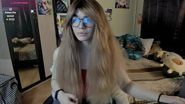 alexiamaleax online show from April 13, 2026, 2:04 am