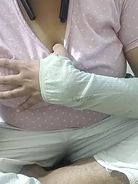 Snapshot of mallupriyapriya chatting on November 5, 2025, 5:10 am mallupriyapriya online show from November 5, 2025, 5:10 am