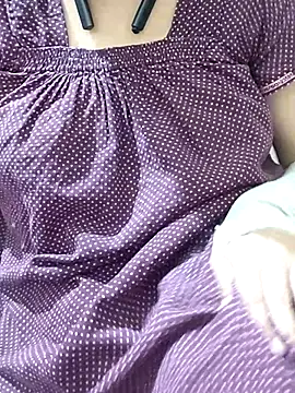 Snapshot of mallupriyapriya chatting on February 14, 2025, 5:14 pm mallupriyapriya online show from February 14, 2025, 5:14 pm