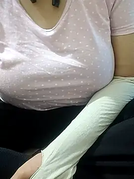 Snapshot of mallupriyapriya chatting on October 20, 2025, 6:15 am mallupriyapriya online show from October 20, 2025, 6:15 am