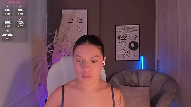 Snapshot of NiiaEvanss chatting on February 23, 2026, 1:01 pm NiiaEvanss online show from February 23, 2026, 1:01 pm