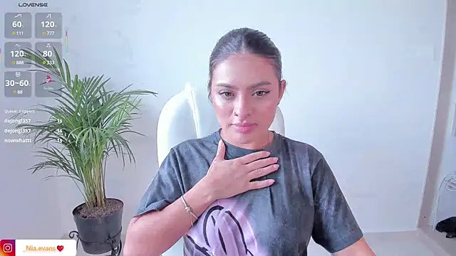 NiiaEvanss online show from February 27, 2025, 7:15 pm