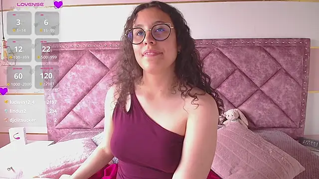 Snapshot of Charlotte__Miller chatting on March 3, 2025, 2:39 pm Charlotte Miller online show from March 3, 2025, 2:39 pm