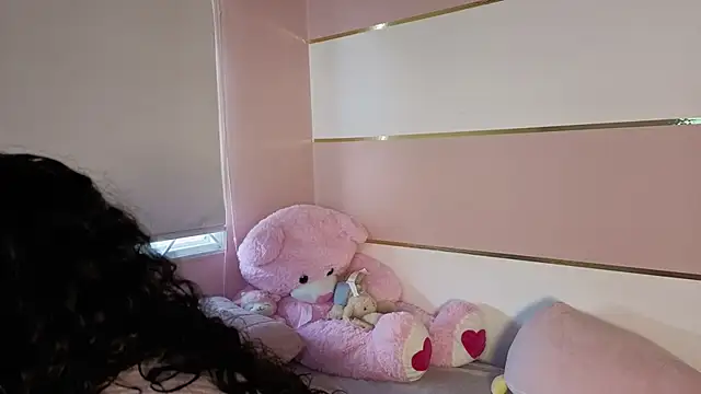 Charlotte  Miller online show from October 19, 2025, 11:46 am