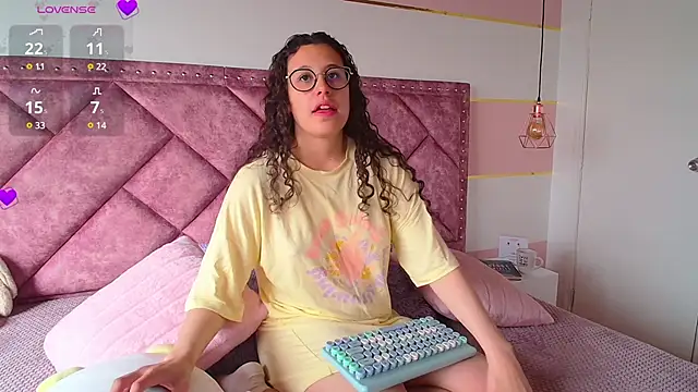 Snapshot of Charlotte__Miller chatting on February 26, 2025, 12:49 pm Charlotte Miller online show from February 26, 2025, 12:49 pm