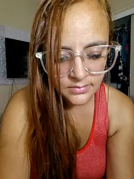 Snapshot of AliceRuivinha2 chatting on October 20, 2025, 5:02 pm AliceRuivinha2 online show from October 20, 2025, 5:02 pm