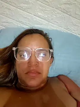 Snapshot of AliceRuivinha2 chatting on March 9, 2025, 12:53 pm AliceRuivinha2 online show from March 9, 2025, 12:53 pm