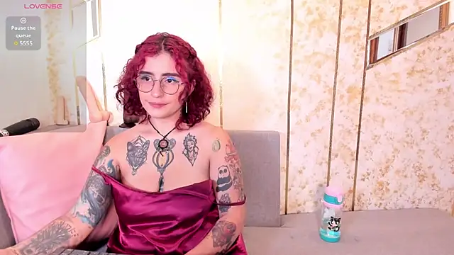 Snapshot of catalehia_moonlight chatting on March 11, 2025, 4:51 pm catalehia moonlight online show from March 11, 2025, 4:51 pm