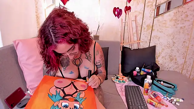 Snapshot of catalehia_moonlight chatting on February 14, 2025, 6:29 pm catalehia moonlight online show from February 14, 2025, 6:29 pm